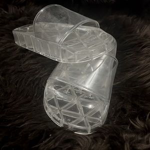 Fashion Nova slides only tried on not true to size 6 1/2 - 7